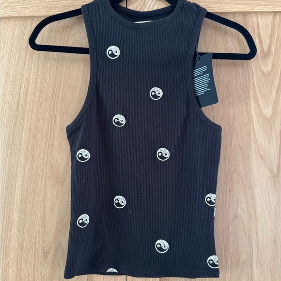 Chaser Black Tank Top with Yin Yang Pattern - Picture 1 of 2